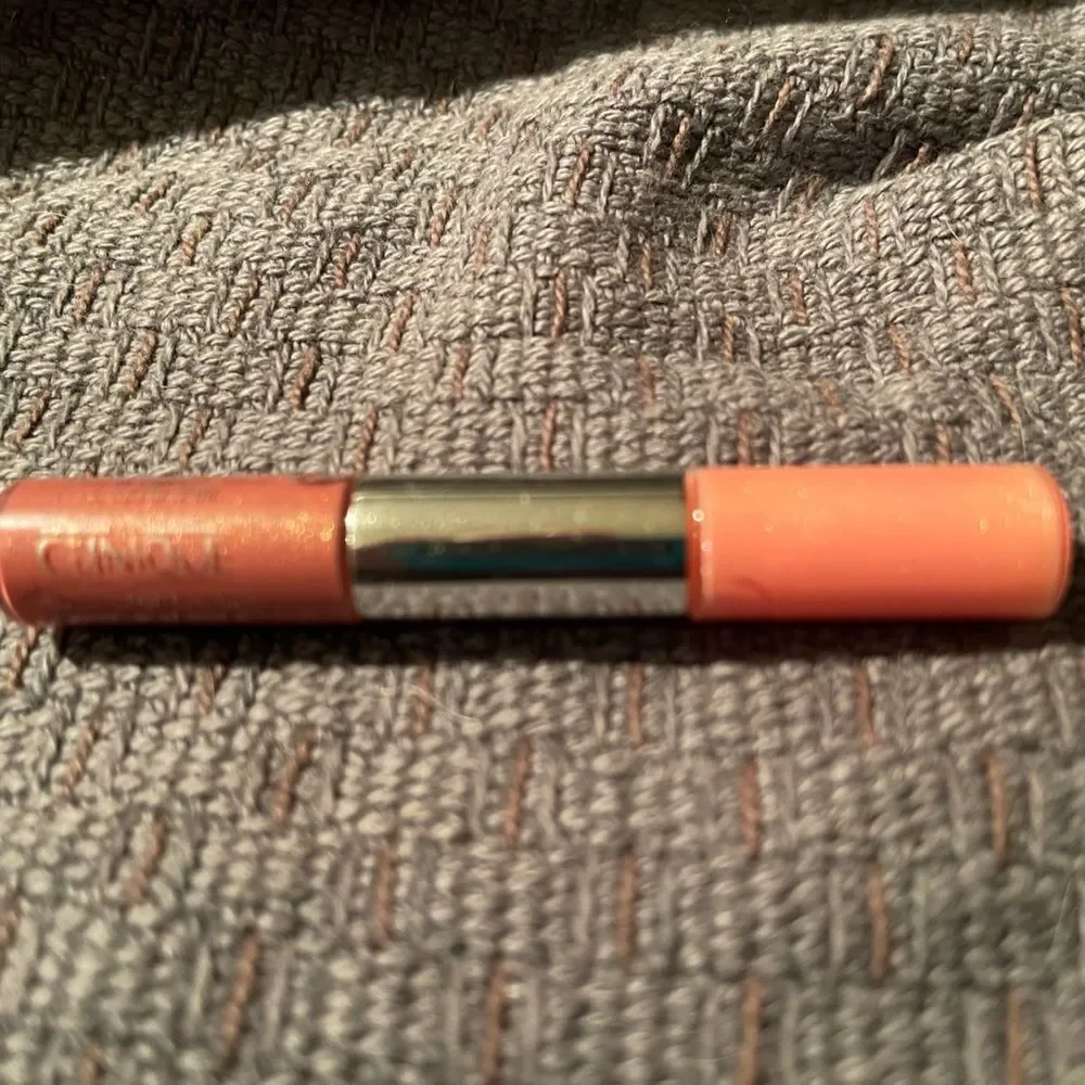 NEW -CLINIQUE Full Potential Lips Plump & Shine 02 PEACH PLUMP & 03 GLAMOUR-FULL
